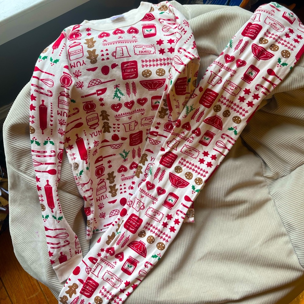 Hanna Anderson kids size 12 “let’s get baking pajamas”
